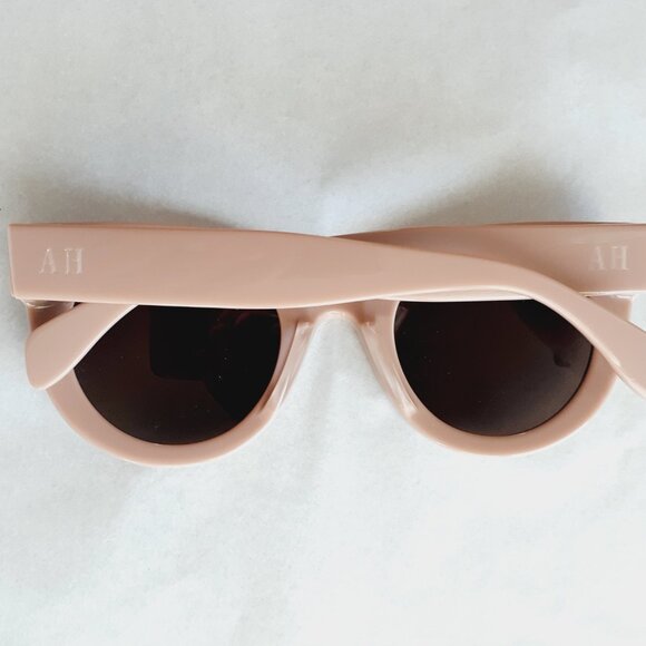 Anea Hill Duchess Sunglasses - Picture 5 of 10